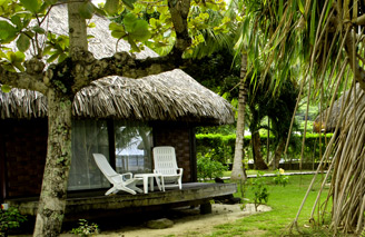 Lush surroundings, Beach Bungalows, Le Maitai Bora Bora